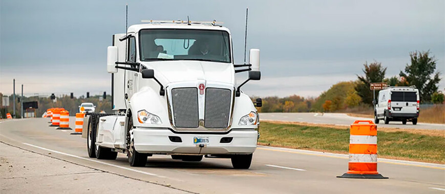 В США протестировали «беспроводную» трассу для подзарядки электромобилей на ходу.